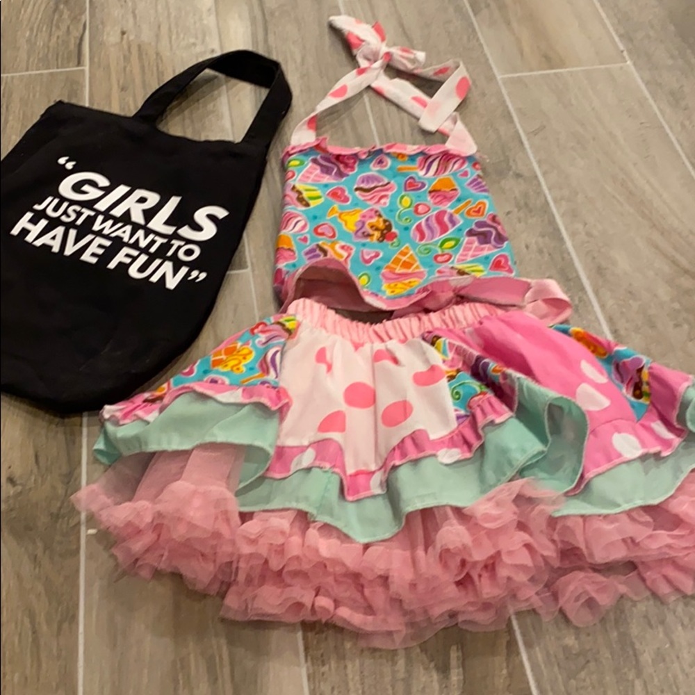 2 piece outfit and bag.